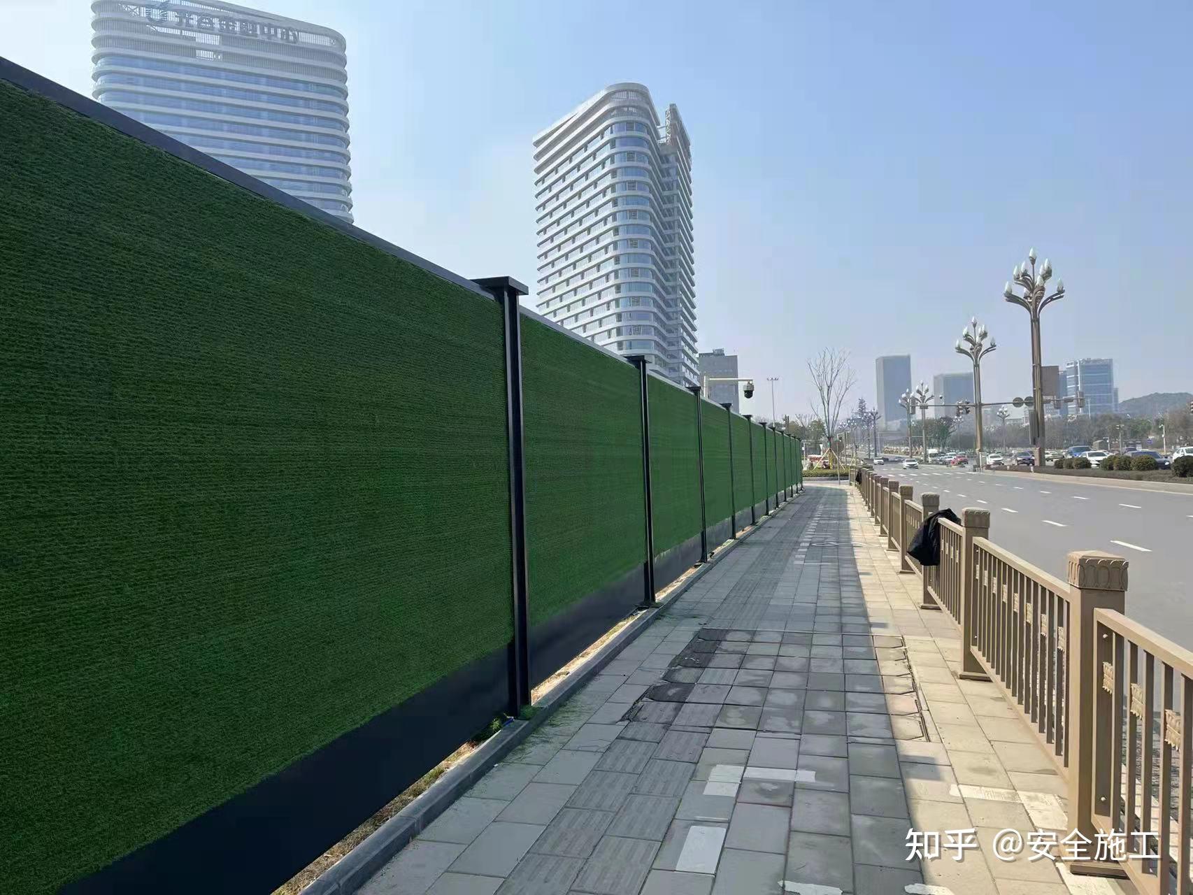 彩钢围挡在市政道路工程中的规范应用与价值